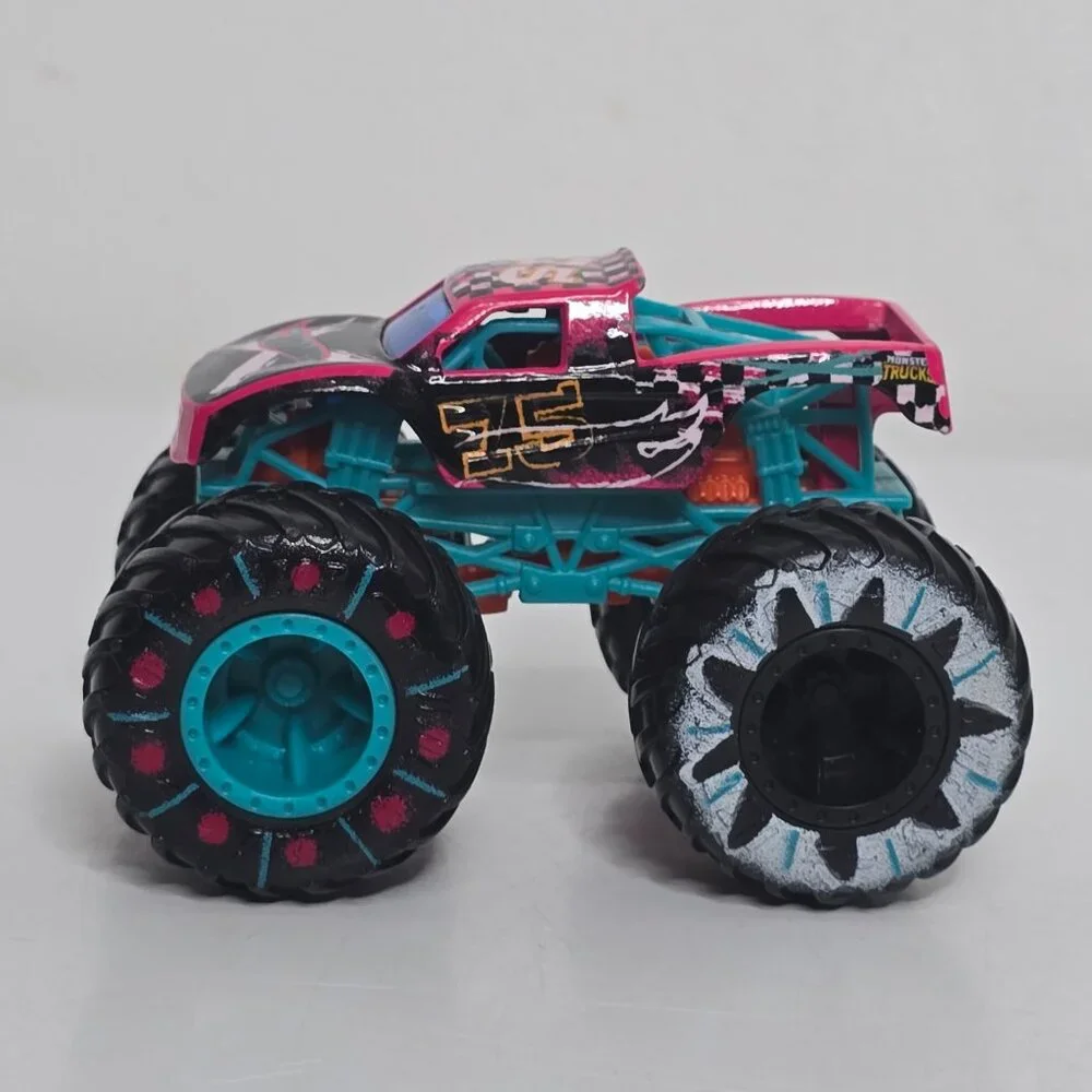 2019 Hot Wheels Monster Trucks Podium Crasher HW Demo Derby Pink Graffiti 1:64